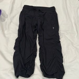 Ivivva loose fitting girls black crop pants.